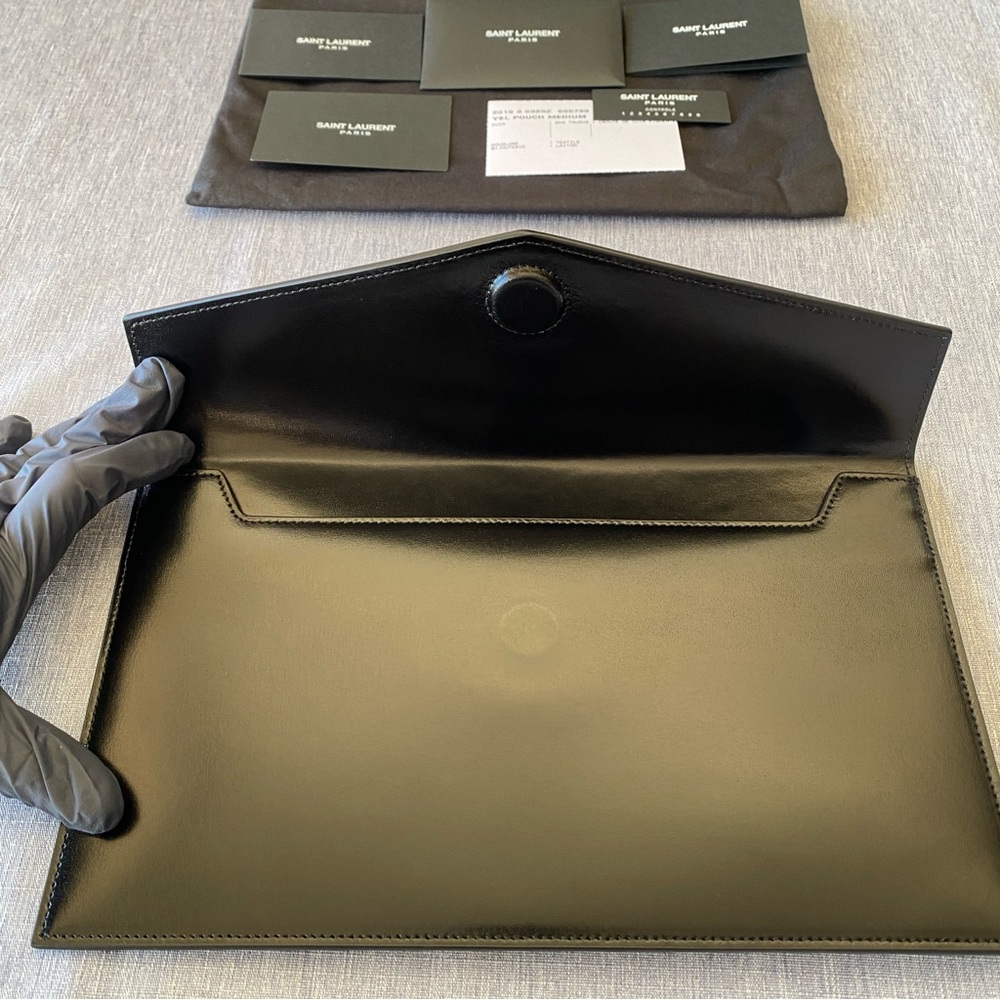 BNIB - Saint Laurent | Smooth Shiny Calfskin Medium Envelope Pouch Clutch - Picture 9 of 17